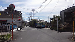 松ヶ丘2-36　道路標識(車両進入禁止)をもう一つ追加(江古田橋)